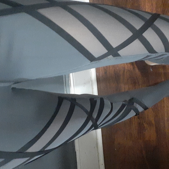 Alo yoga mesh wrapped stirrup high waist grey leggins size extra small - Picture 6 of 14